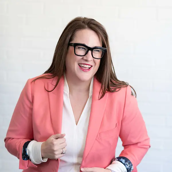 Headshot of Lindsey Miller.